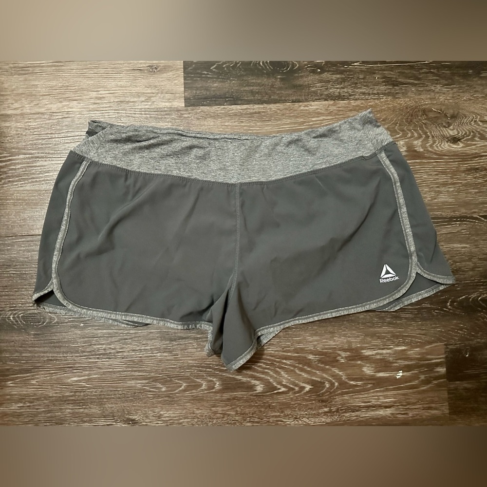 WOMEN’S REEBOK ATHLETIC SHORTS SIZE XL